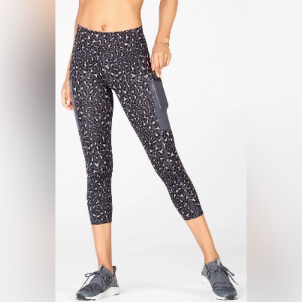 Grey Cheetah Print Fabletics Sports Bra & Leggings. Worn half a dozen times.
